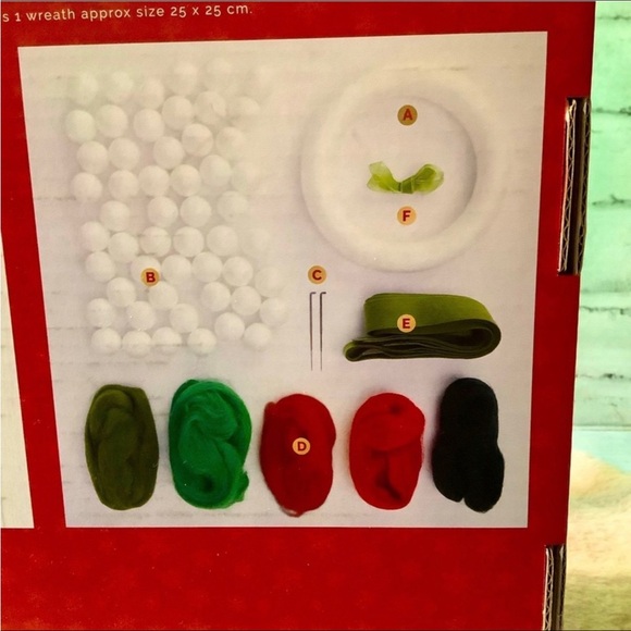 Do Crafts Simply Make Craft Kits Christmas Pom Pom Wreath Kit - Picture 4 of 5